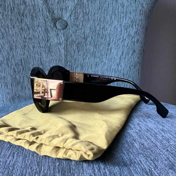 Burberry sunglasses B4361.New without tags and no original box. main image 12